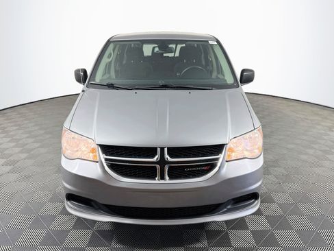 Used 2018 Dodge Grand Caravan SE FWD image 2