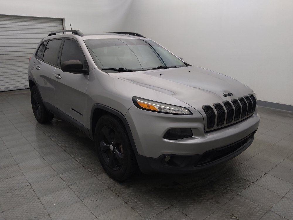 Used 2018 Jeep Cherokee Latitude w/ Altitude Package FWD image 13