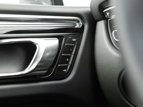 Used 2025 Porsche Macan Turbo image 18