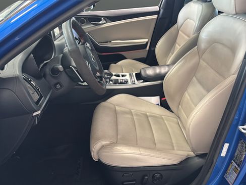 Used 2018 Kia Stinger GT2 AWD/4WD image 9