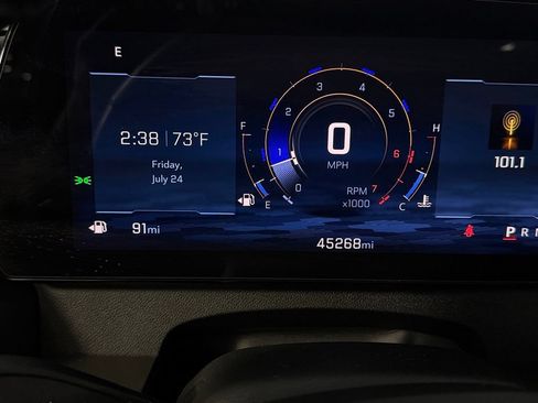 Used 2025 Chevrolet Traverse LT FWD image 15