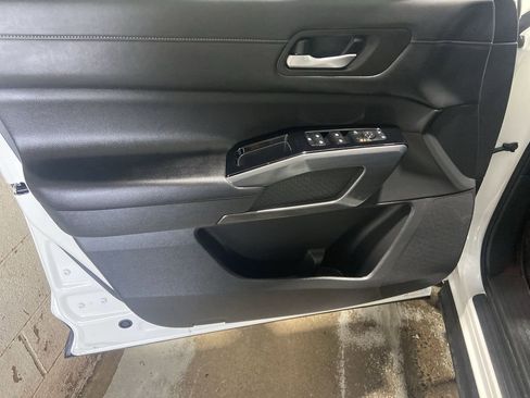 Used 2024 Nissan Pathfinder SL image 22