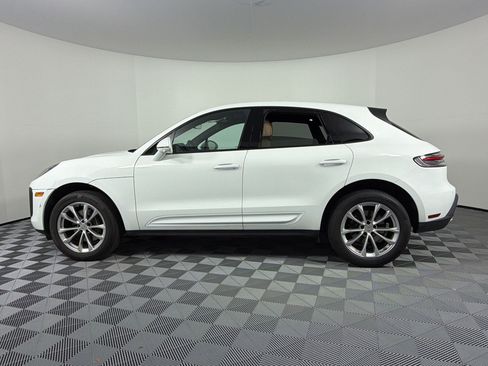 Certified 2023 Porsche Macan AWD/4WD image 2
