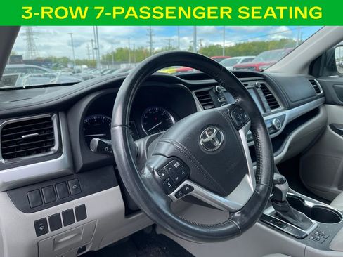Used 2015 Toyota Highlander XLE AWD/4WD image 17