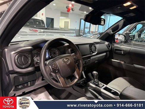 Used 2021 Toyota Tacoma TRD Sport w/ Technology Package image 10