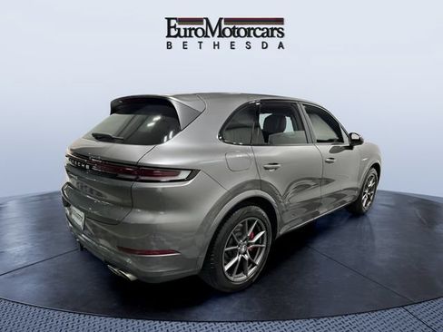 Used 2025 Porsche Cayenne S AWD/4WD image 5