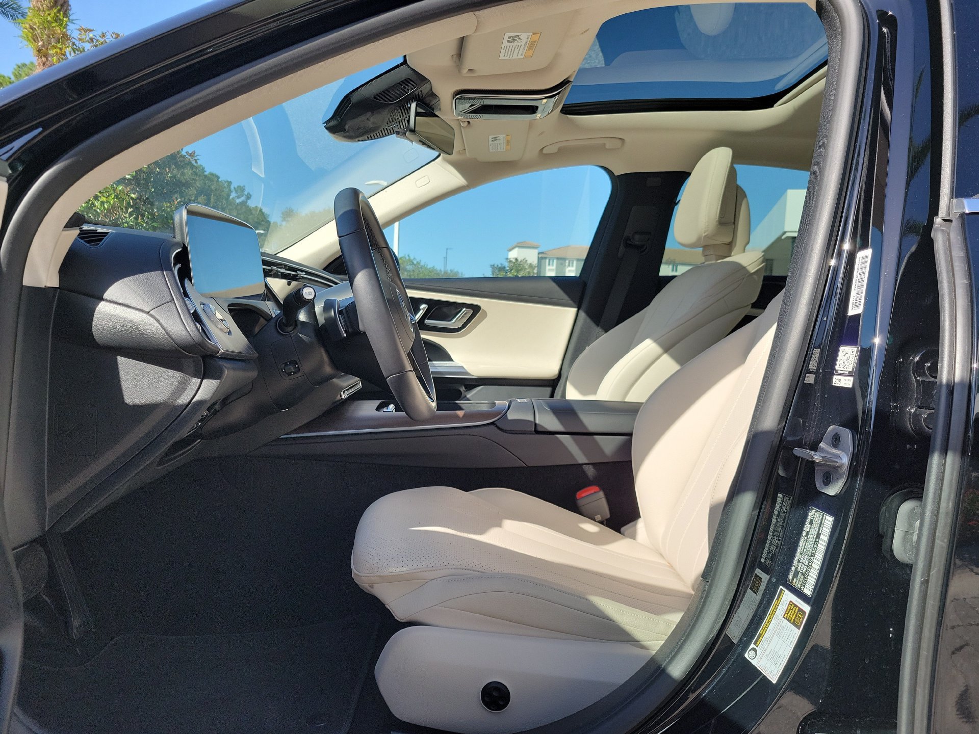 Used 2025 Mercedes-Benz E 350 Sedan w/ Winter Package image 26