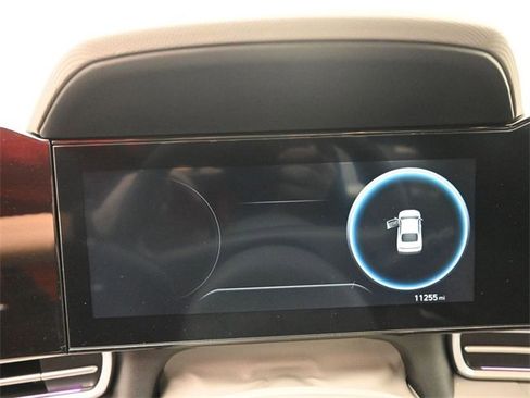 Used 2025 Hyundai Elantra SEL image 11