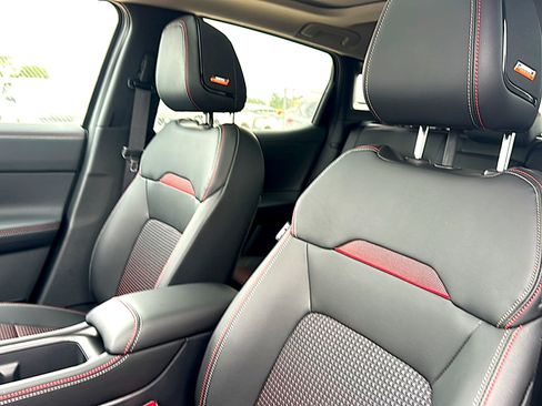 New 2026 Nissan Kicks SR w/ SR Premium Package FWD image 11