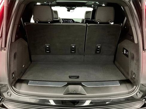 Used 2023 Cadillac Escalade Premium Luxury image 39