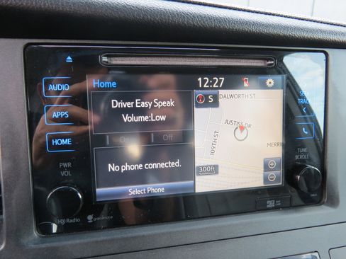 Used 2015 Toyota Sienna XLE Premium image 23