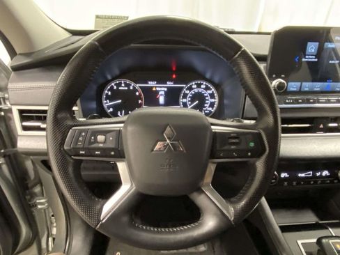 Used 2024 Mitsubishi Outlander SE image 25