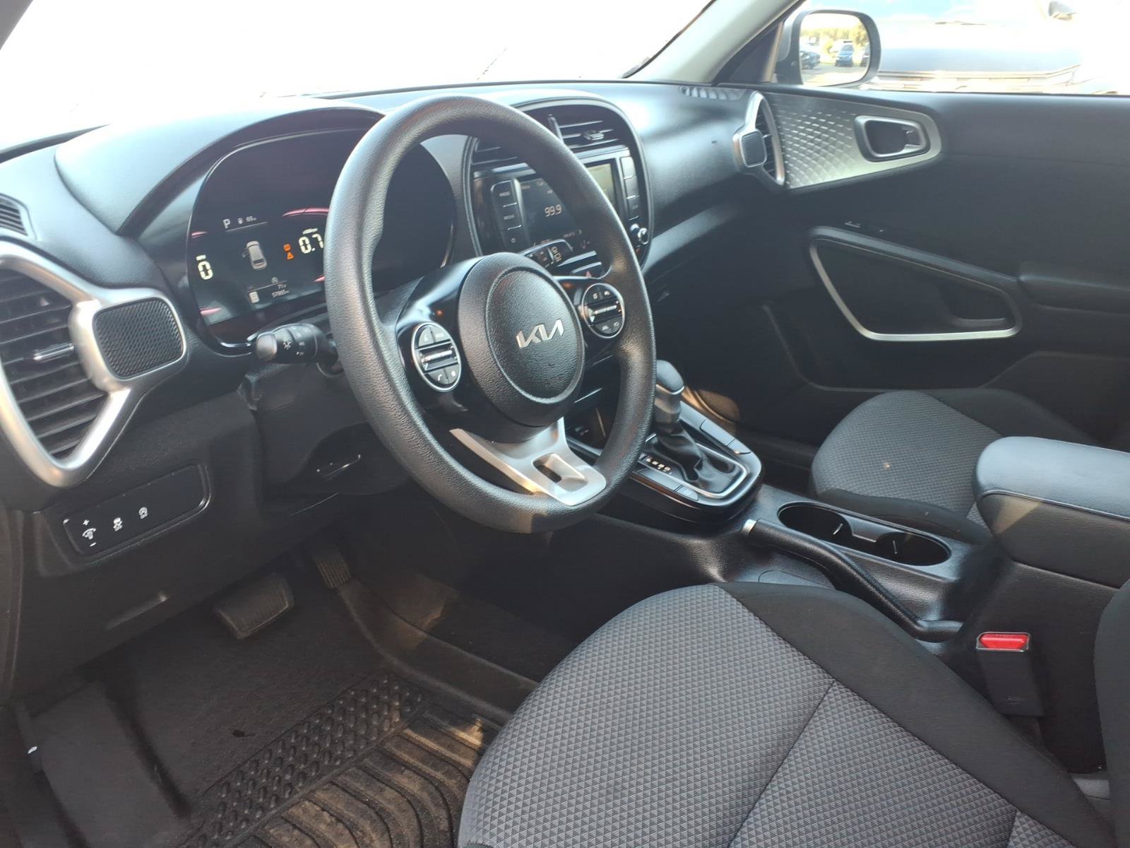 Used 2024 Kia Soul LX w/ LX Technology Package FWD image 15