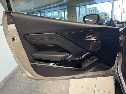 Used 2020 Aston Martin V8 Vantage Coupe image 12