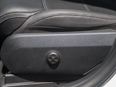 Certified 2025 Mercedes-Benz GLC 300 4MATIC w/ Driver Assistance Package image 34