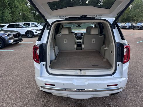 Used 2022 GMC Acadia Denali w/ Denali Ultimate Package FWD image 26