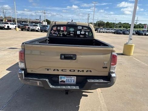 Used 2020 Toyota Tacoma TRD Off-Road AWD/4WD image 7