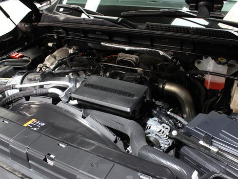 Used 2024 GMC Sierra 2500 AT4X image 30