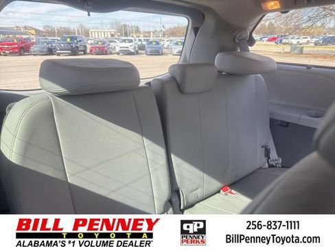 Used 2020 Toyota Sienna XLE image 17