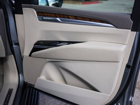 Used 2025 Cadillac Escalade Sport Platinum image 30