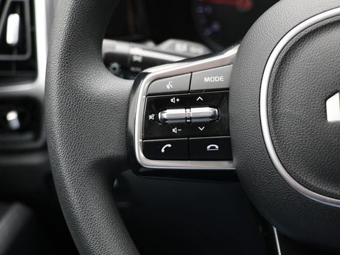 Used 2023 Kia Sorento LX image 19