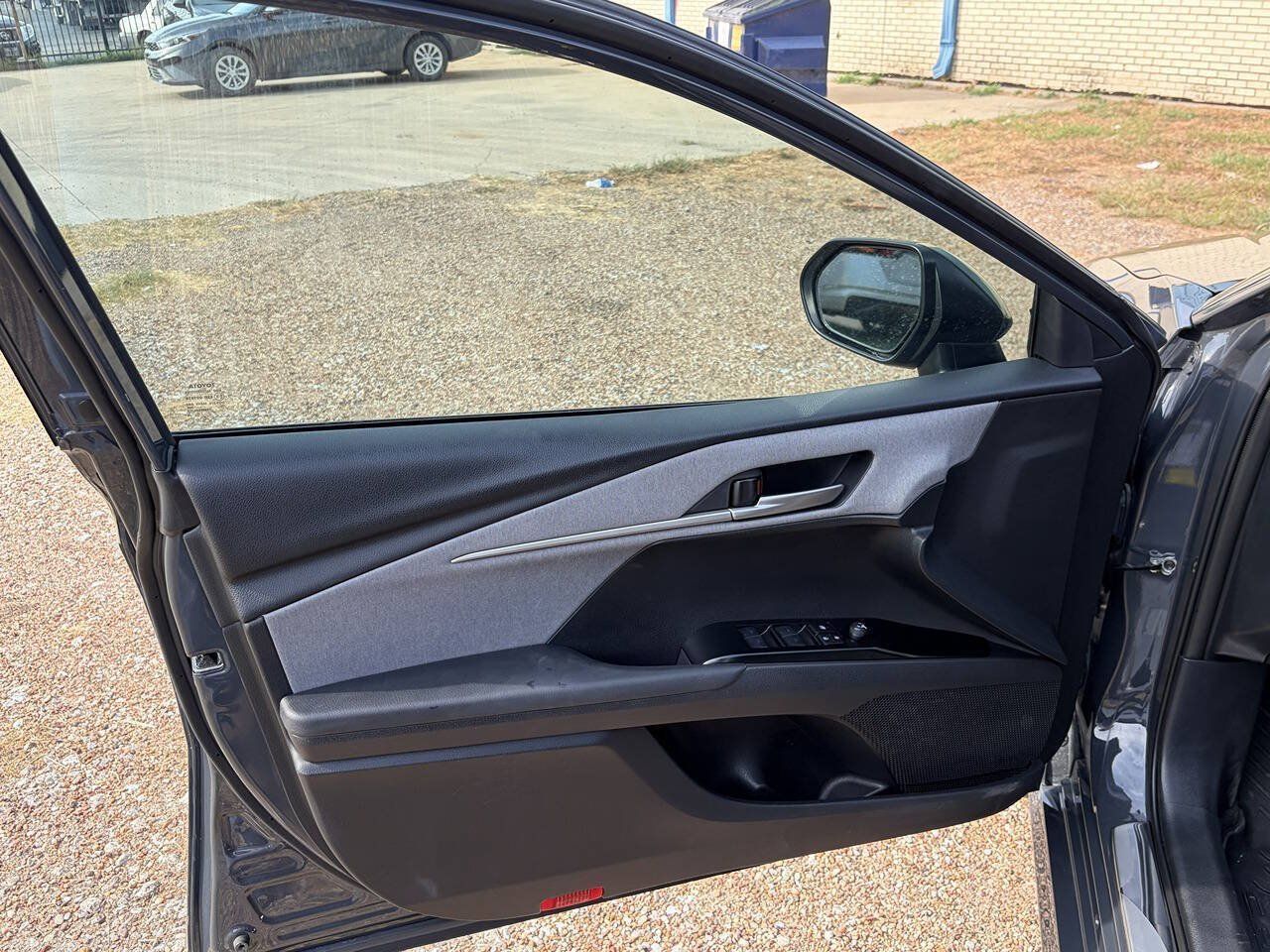 Used 2025 Toyota Camry LE w/ Convenience Package FWD image 27