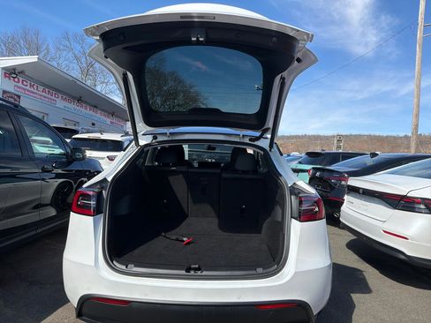 Used 2021 Tesla Model Y Long Range image 9