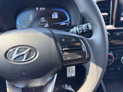 Used 2025 Hyundai Venue SE image 14