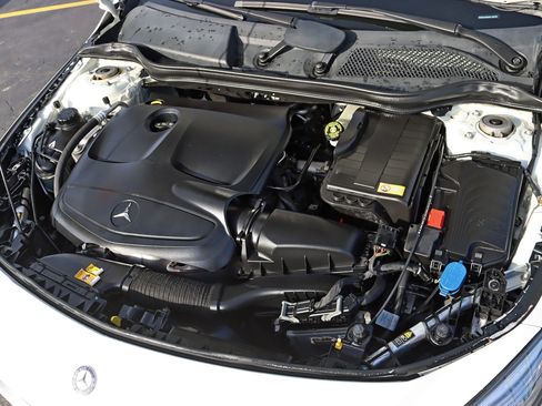 Used 2014 Mercedes-Benz CLA 250 4MATIC image 34