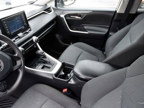 Used 2021 Toyota RAV4 XLE image 10