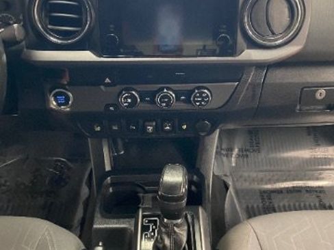 Used 2019 Toyota Tacoma TRD Sport w/ Technology Package RWD image 17