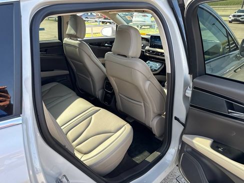 Used 2022 Lincoln Nautilus Reserve AWD/4WD image 13