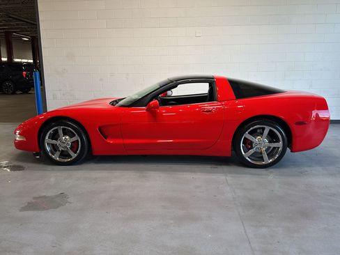 Used 2002 Chevrolet Corvette Coupe w/ Preferred Equipment Group2 RWD image 2