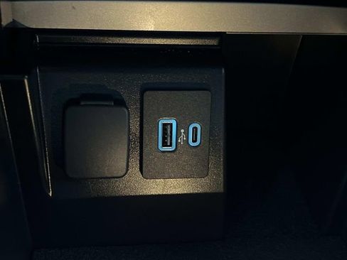 Certified 2023 Ford Explorer XLT image 32