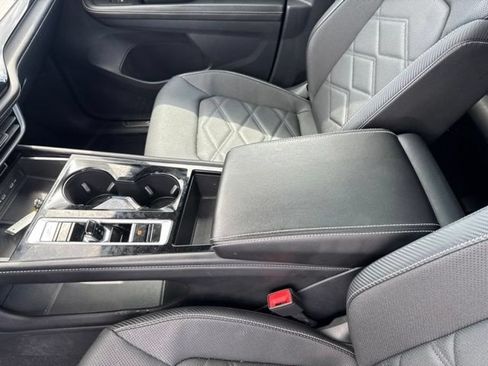 Used 2024 Volkswagen Atlas Cross Sport SE w/ Panoramic Sunroof Package AWD/4WD image 21