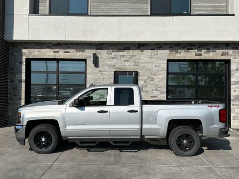 Used 2019 Chevrolet Silverado 1500 LT AWD/4WD image 6