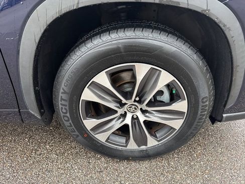 Used 2020 Toyota Highlander XLE image 36