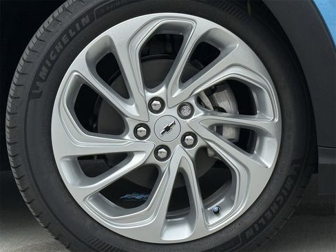 New 2027 Chevrolet Bolt LT image 9