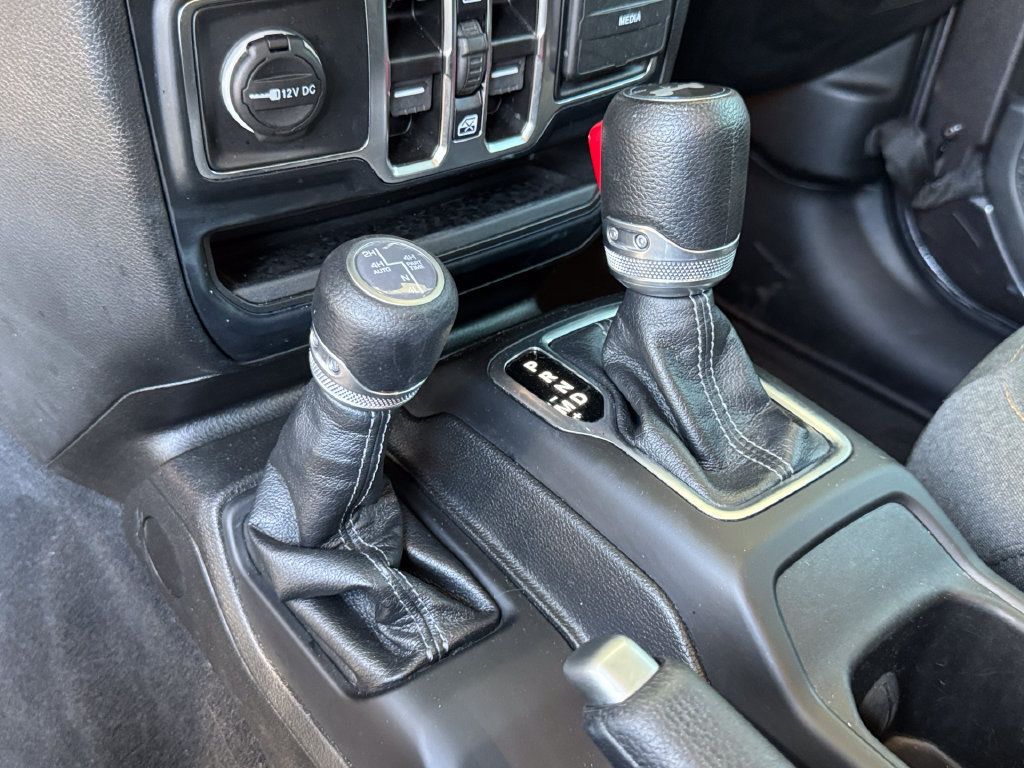 Used 2024 Jeep Wrangler Unlimited w/ Convenience Group AWD/4WD image 13