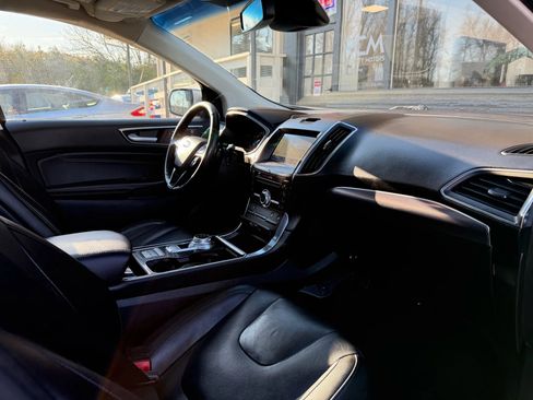 Used 2019 Ford Edge Titanium w/ Equipment Group 301A AWD/4WD image 23