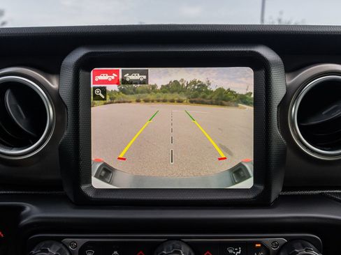 Used 2022 Jeep Gladiator Rubicon w/ LED Lighting Group AWD/4WD image 33