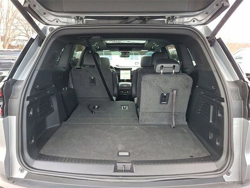 Used 2024 GMC Acadia AT4 w/ Luxury Package image 26