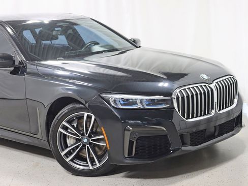 Used 2020 BMW 750i xDrive w/ Executive Package image 2