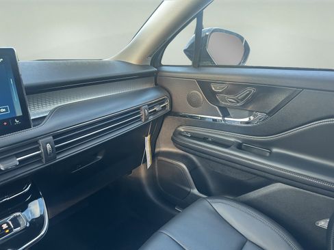 New 2026 Lincoln Corsair Premiere image 16