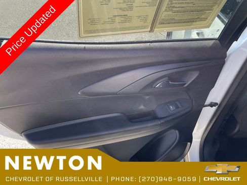 Used 2023 Chevrolet TrailBlazer LT FWD image 36
