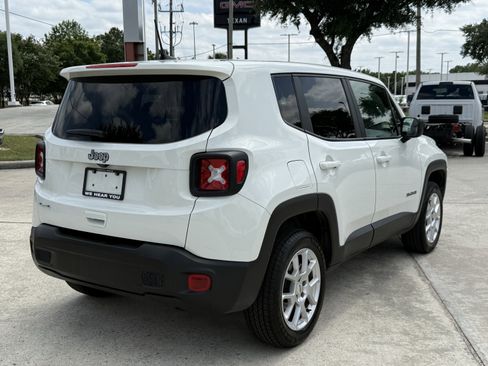 Used 2023 Jeep Renegade Latitude AWD/4WD image 5