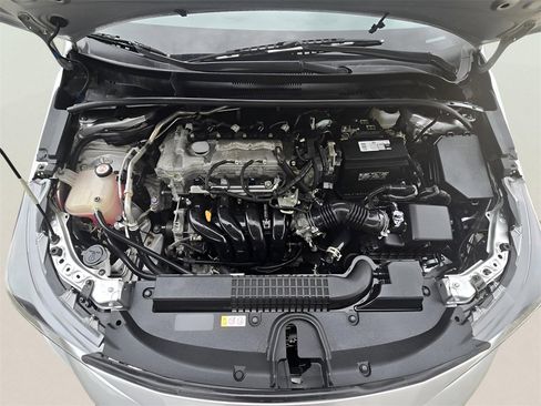 Used 2022 Toyota Corolla LE image 6