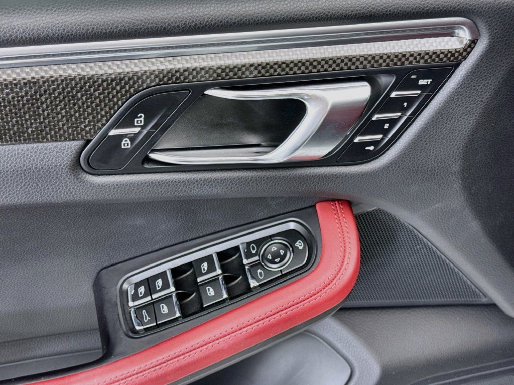 Certified 2022 Porsche Macan S AWD/4WD image 22