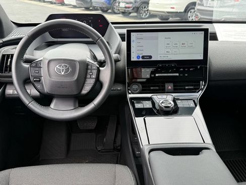Certified 2025 Toyota bZ4X FWD image 32