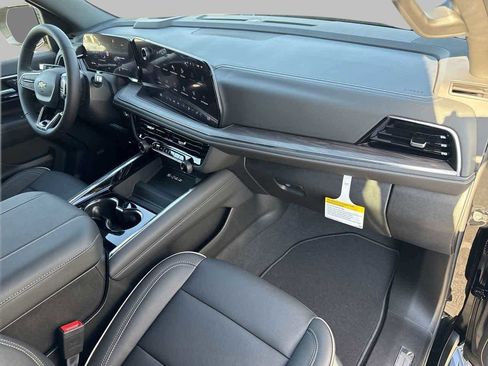 New 2026 Chevrolet Suburban Premier image 7